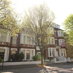 3* Hotel The Courtlands