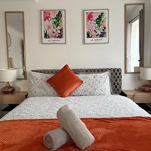 Luton - Newly Renovated Ideal For Short Stay, Close To Airport Train Station, Free Parking Off Street , Luxury Comfort In Price Luton (Bedfordshire)